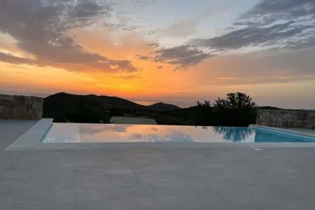 Villa moderne Budoni, piscine débordement et vue mer : photo 9