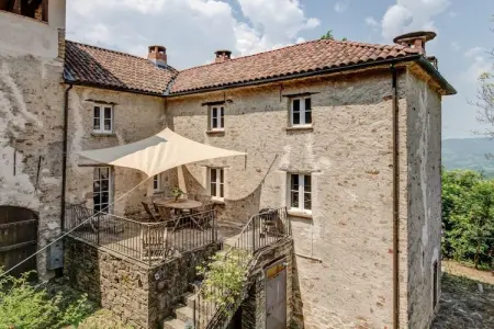 Maison en pierre 160 m² – Cortemilia, 3 chambres, terrasse