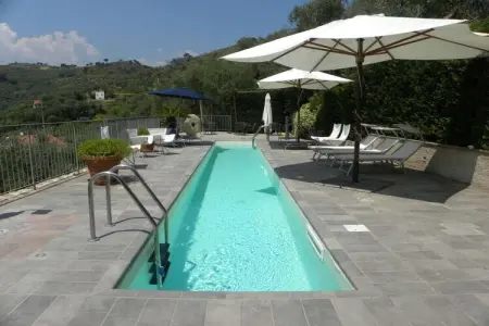 Casa Pisani : 3 appartements avec piscine à Civezza