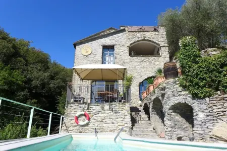 Ancien moulin à huile restauré avec piscine à Caravonica