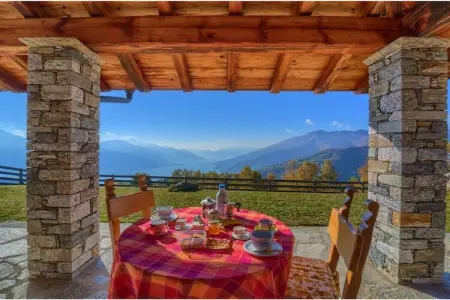 Maison lac de Côme, terrasse vue imprenable à Peglio