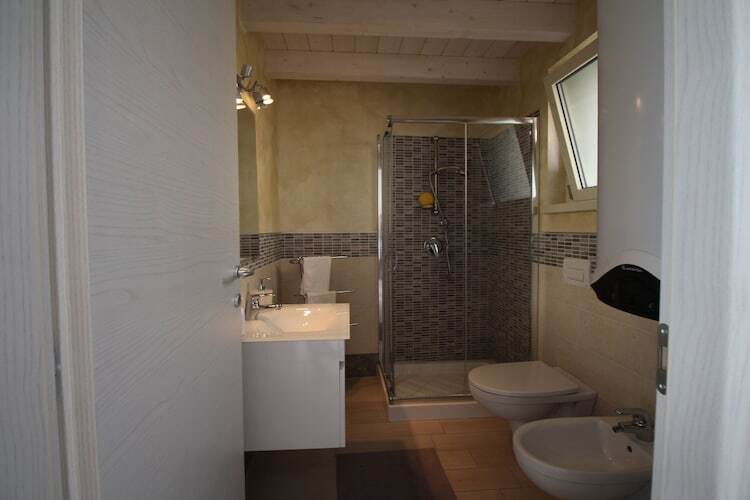 Maison au bord du lac d'Iseo avec piscine chauffée - Photo 24