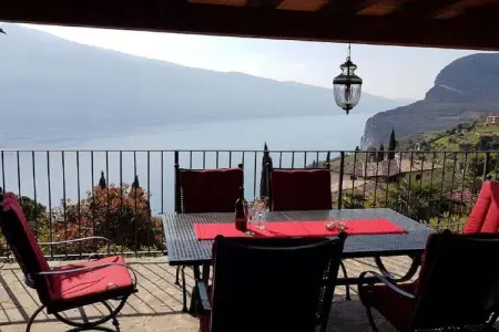 Casa Romantica à Tremosine : maison lac de Garde