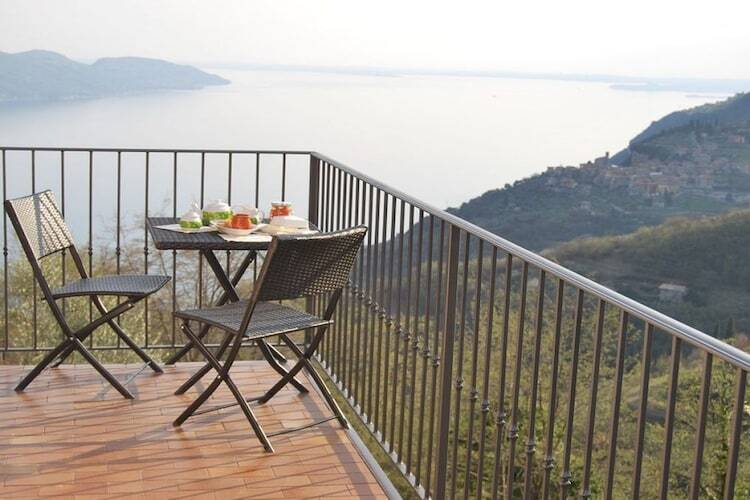 Maison Tignale-Gardola : terrasse face au lac - Photo 2