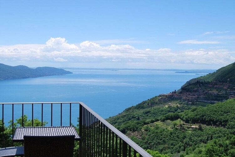 Maison Tignale-Gardola : terrasse face au lac - Photo 3