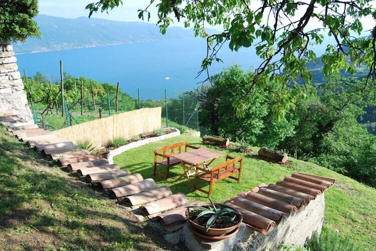 Maison Tignale-Gardola : terrasse face au lac - Photo 4