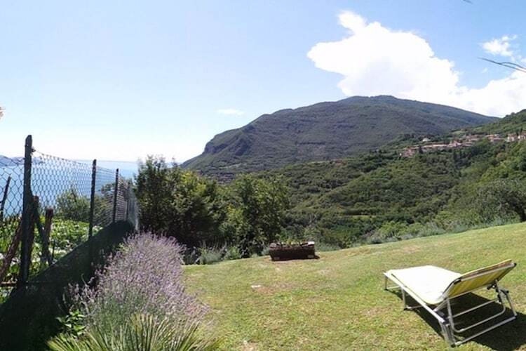 Maison Tignale-Gardola : terrasse face au lac - Photo 6