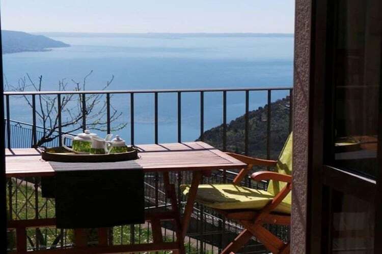 Maison Tignale-Gardola : terrasse face au lac - Photo 8