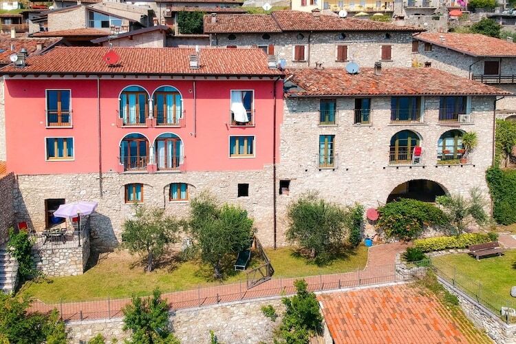 Maison 6 personnes à Tignale, terrasse privée et piscine - Photo 10