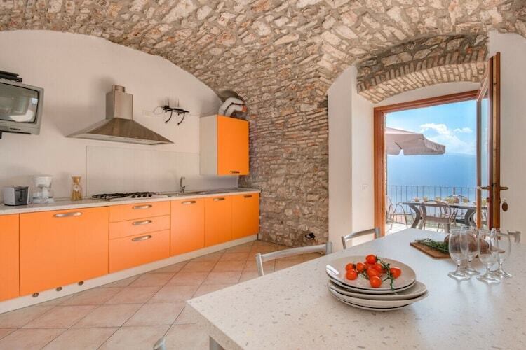 Maison 6 personnes à Tignale, terrasse privée et piscine - Photo 23