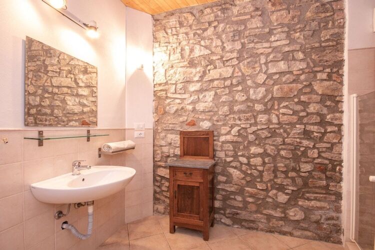 Maison 6 personnes à Tignale, terrasse privée et piscine - Photo 30