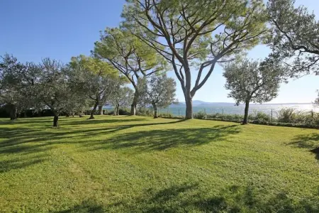 Villa Elena, architecture 1960 avec piscine et accès lac : photo 9