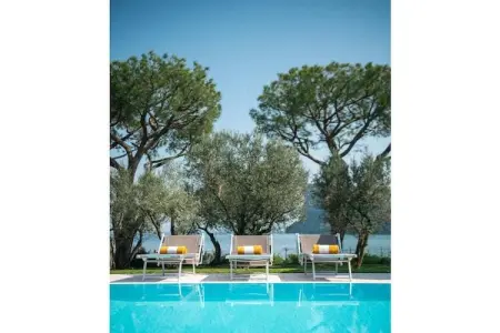 Villa Elena, architecture 1960 avec piscine et accès lac : photo 13