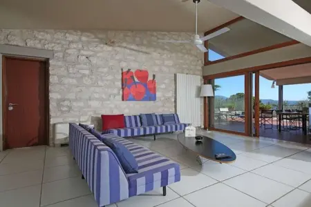 Villa Elena, architecture 1960 avec piscine et accès lac : photo 14