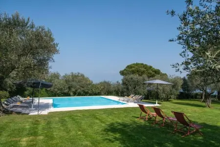 Villa Elena, architecture 1960 avec piscine et accès lac : photo 42