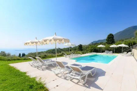 Villa Cà Bianca, 6 personnes avec piscine et vue lac