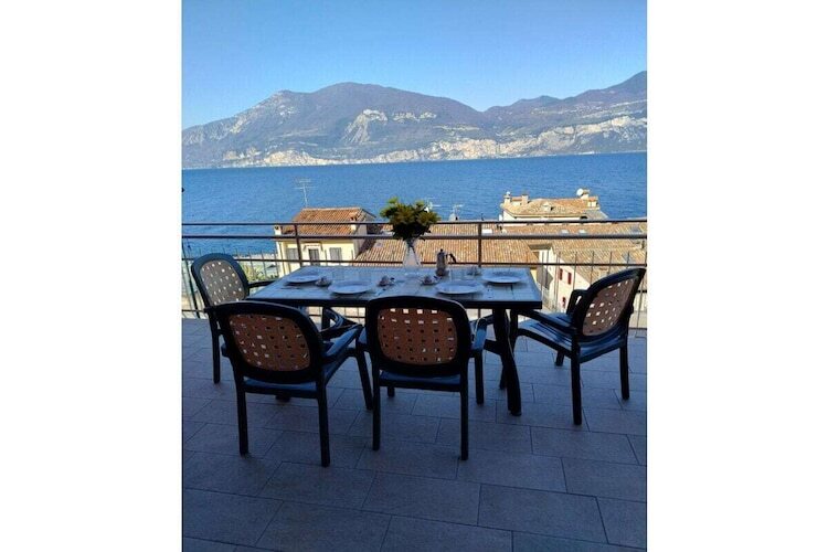 Maison rénové 2 chambres terrasse lac à Brenzone - Photo 3