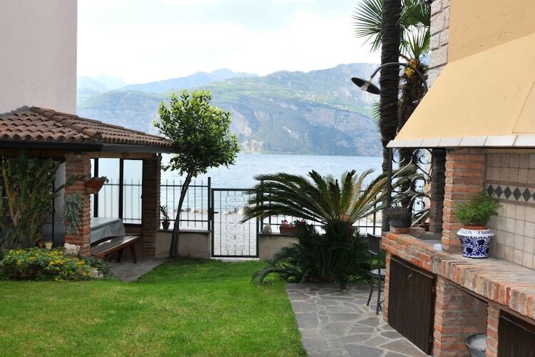 Maison au bord du lac à Malcesine, balcon vue eau - Photo 5