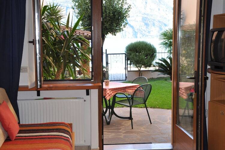 Maison au bord du lac à Malcesine, balcon vue eau - Photo 6