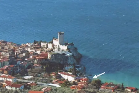 Maison au bord du lac à Malcesine, balcon vue eau