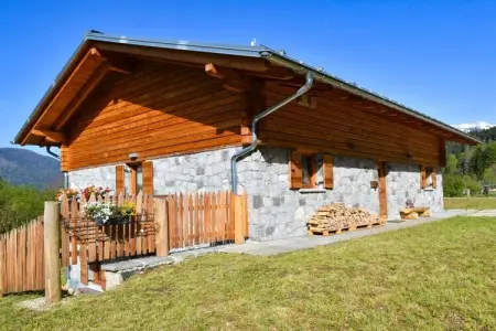 Chalet Grifone à Castello Tesino, 90 m² avec cheminée : photo 1