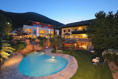 Maison de vacances moderne à Tisens, piscine et jardin : photo 2