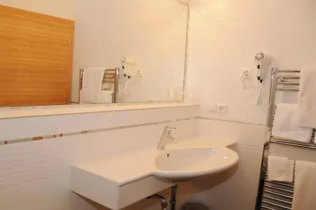 Maison de vacances moderne à Tisens, piscine et jardin : photo 11