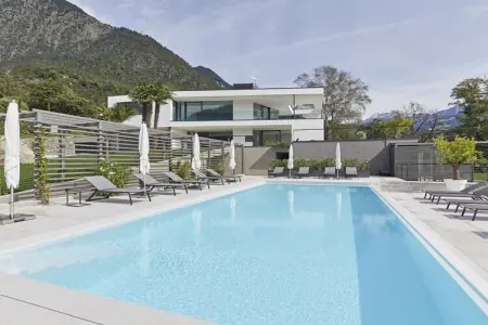 Maison avec piscine à débordement à Algund : photo 1