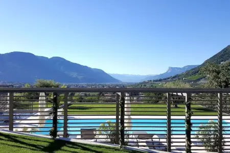 Maison avec piscine à débordement à Algund : photo 2