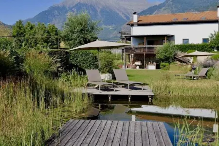 Maison avec verger bio et étang à Algund : photo 1