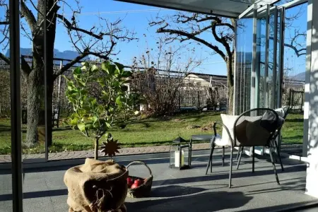 Maison au cœur des vergers avec piscine privée : photo 3