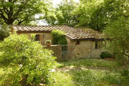 Casa Piccola à Ville di Corsano, 35 m² avec terrasse sur étang : photo 4