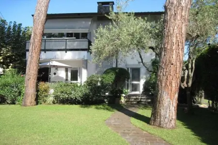 Villa Mare, maison 150m de la plage à Cinquale : photo 1