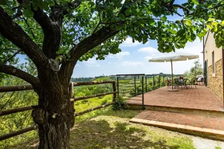 Maison Castello - Piscine et terrasse en Toscane : photo 2