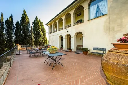 Maison Castello - Piscine et terrasse en Toscane : photo 5