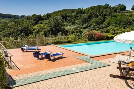 Maison Castello - Piscine et terrasse en Toscane : photo 8