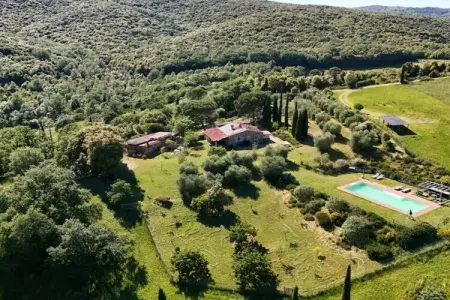 Villa en pierre avec piscine privée à Gavorrano