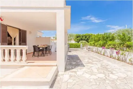 Villa Orchidea à Torre Santa Sabina, 400 m de la plage : photo 4