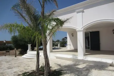 Villa Bianca : maison moderne face à la mer Ionienne : photo 4