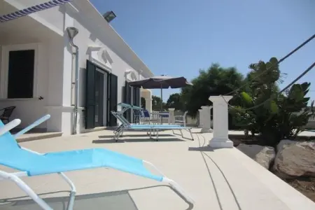 Villa Bianca : maison moderne face à la mer Ionienne : photo 5