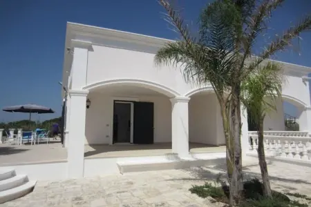 Villa Bianca : maison moderne face à la mer Ionienne : photo 6
