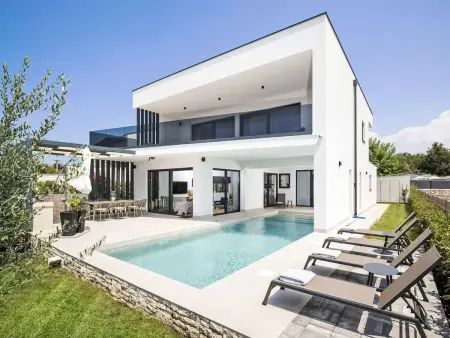 Villa BB : 4 chambres, piscine chauffée près de Rovinj