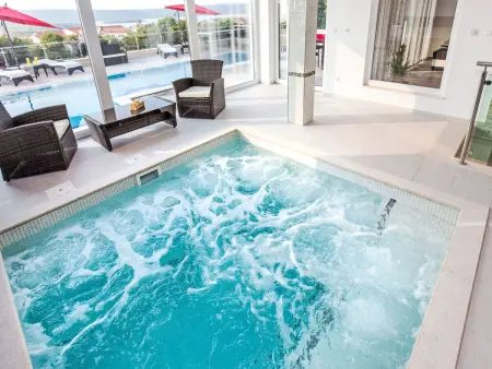 Villa Delfin, 4 ch, piscine chauffée à Punat : photo 2