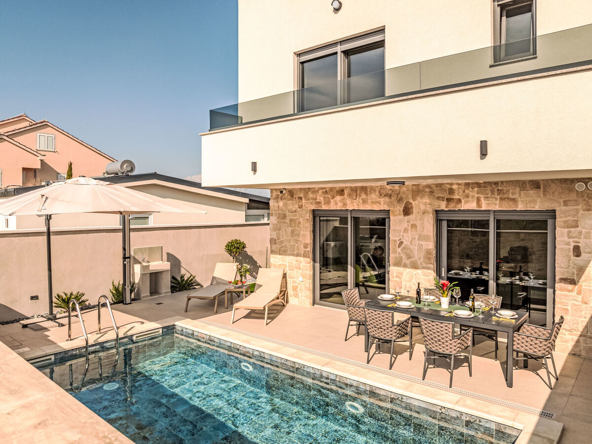 Villa Royal II Sabunike, piscine chauffée à 300 m de la mer - Photo 9