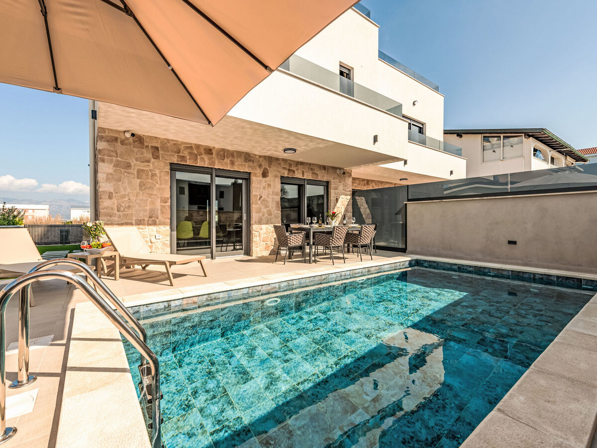 Villa Royal II Sabunike, piscine chauffée à 300 m de la mer - Photo 26
