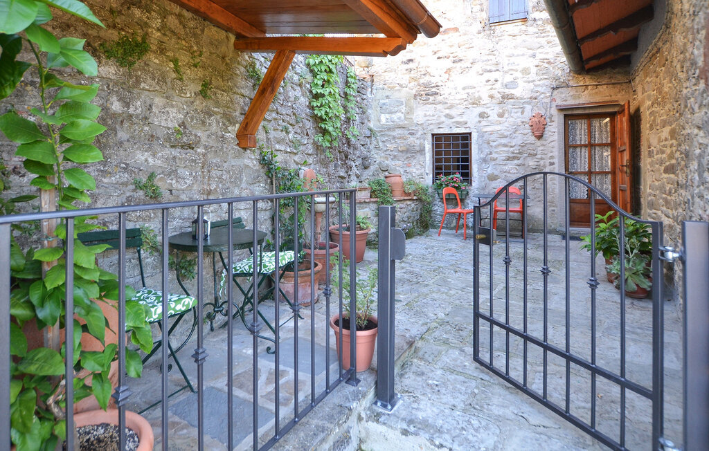 Maison toscane en village fortifié près de Bibbiena - Photo 1