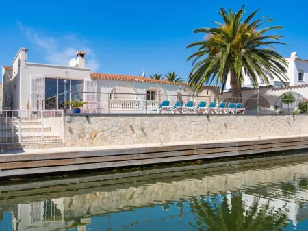 Villa Grand Canal à Empuriabrava : piscine chauffable, amarre privée : photo 3