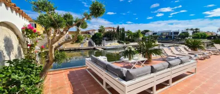 Villa Grand Canal à Empuriabrava : piscine chauffable, amarre privée : photo 4