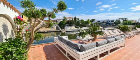 Villa Grand Canal à Empuriabrava : piscine chauffable, amarre privée : photo 25