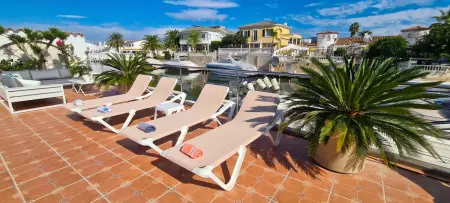 Villa Grand Canal à Empuriabrava : piscine chauffable, amarre privée : photo 34